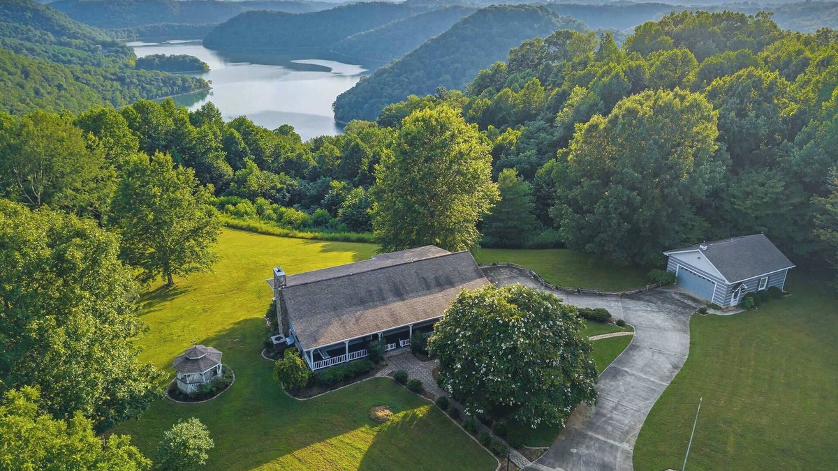 Baxter House | Fox Hill Cabin - Retreat at Center Hill Lake