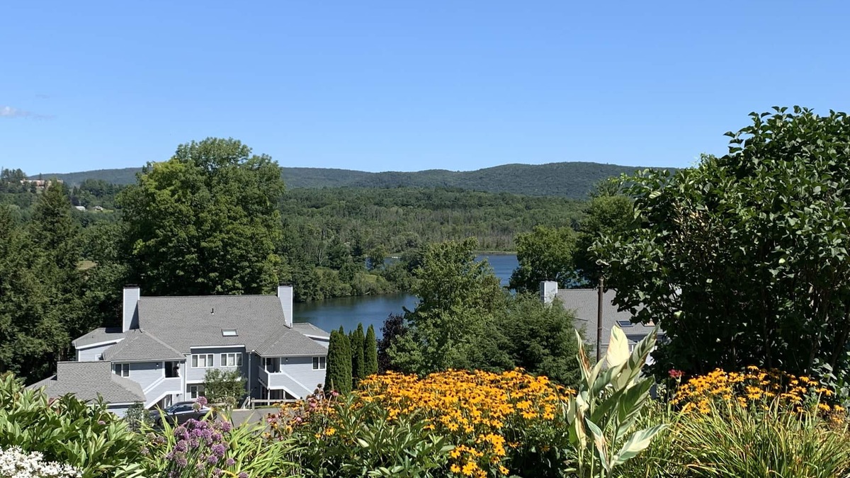 Lee Condo | Fox Hollow Lakeside Condo, Minutes to Tanglewood