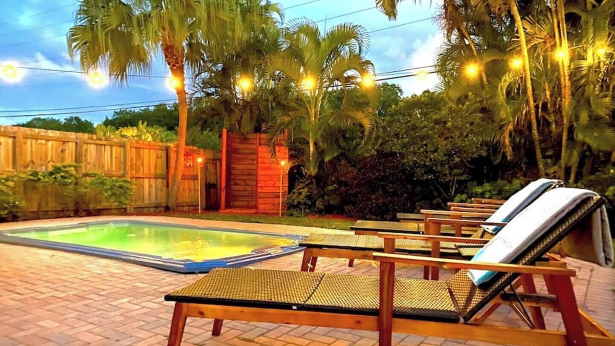 Croissant Park Villa | Fox Island- Spa, Garden-Downtown & Beach