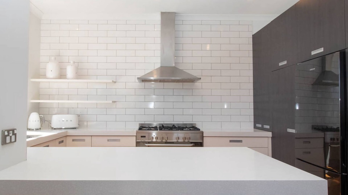 New Plymouth House | FOX LODGE CENTRAL LOCATION