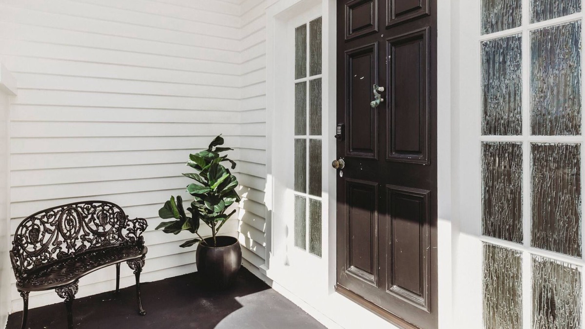New Plymouth House | FOX MANOR - LEVEL TWO