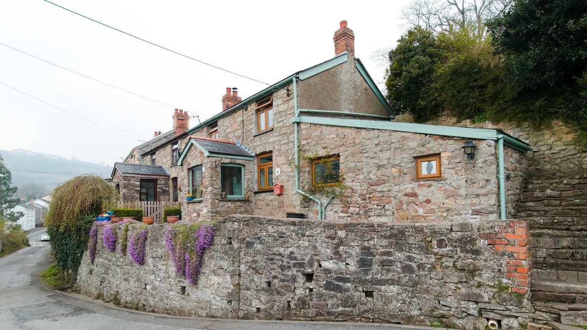 Abergavenny Cottage | Foxglove Cottage beautiful views of Clydach Gorge