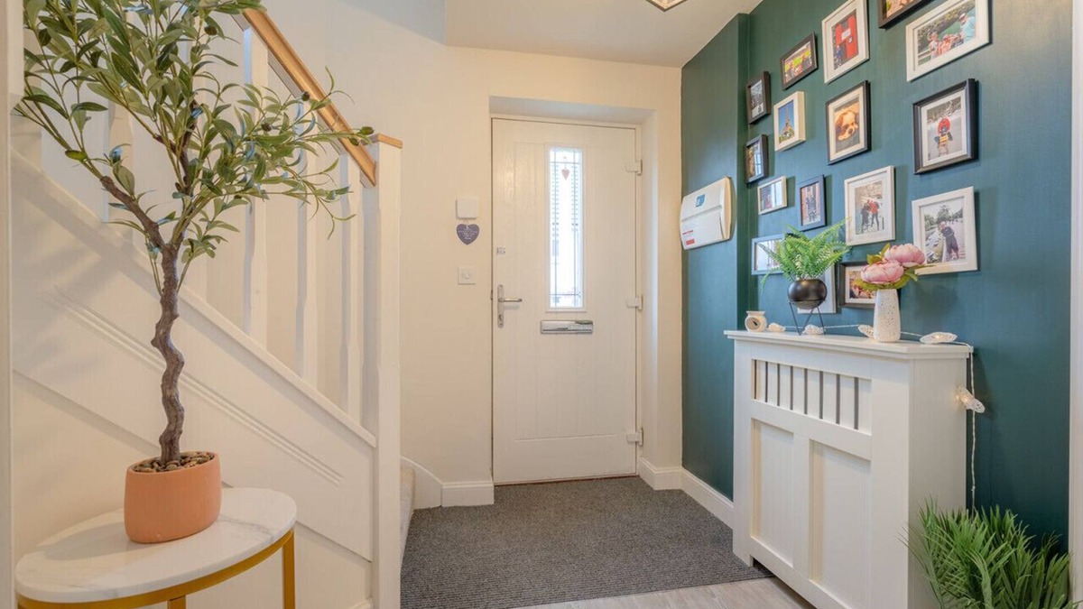 Longridge House | Foxglove Haven | 3-Bed Detached | Large Garden |Drive