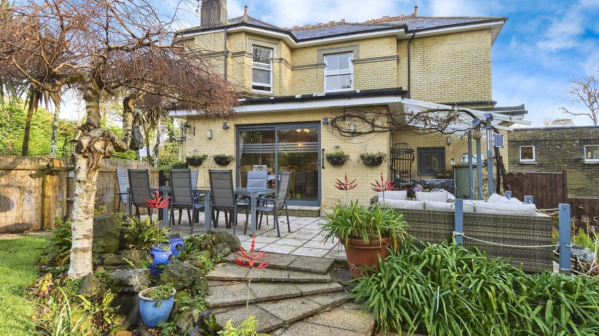 Shanklin House | Foxhills - a house that sleeps 16 guests in 8 bedrooms