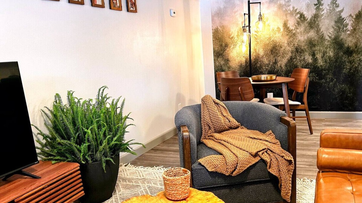 Palmer Condo | Foxhole Retreat~Hiking near Hatchers & Local Goods