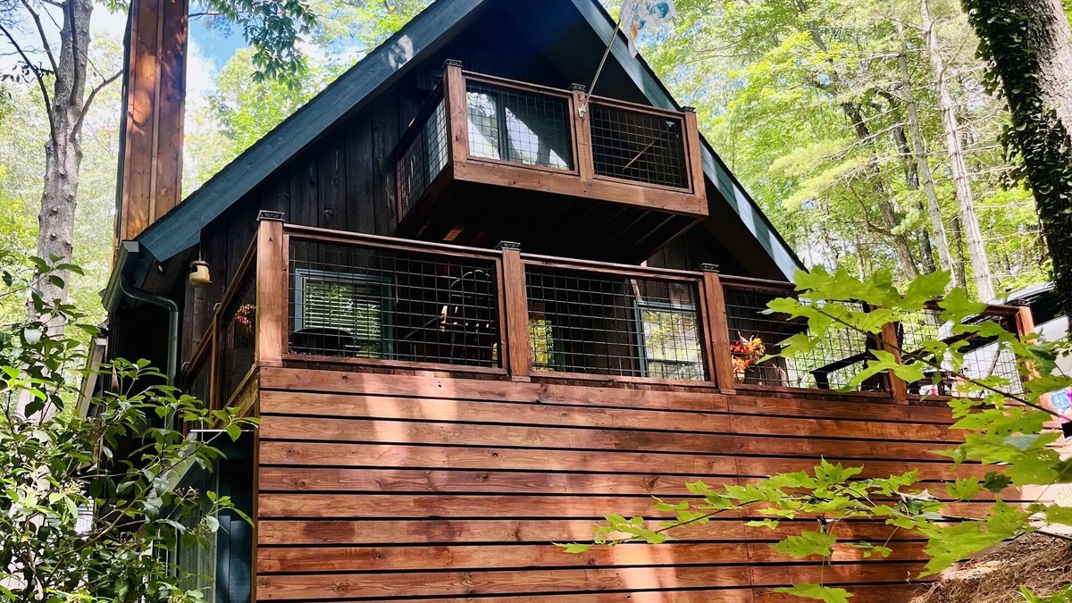Sky Valley Cabin | Foxlair! Your cozy cabin nestled in the Sky Valley golf resort and community.