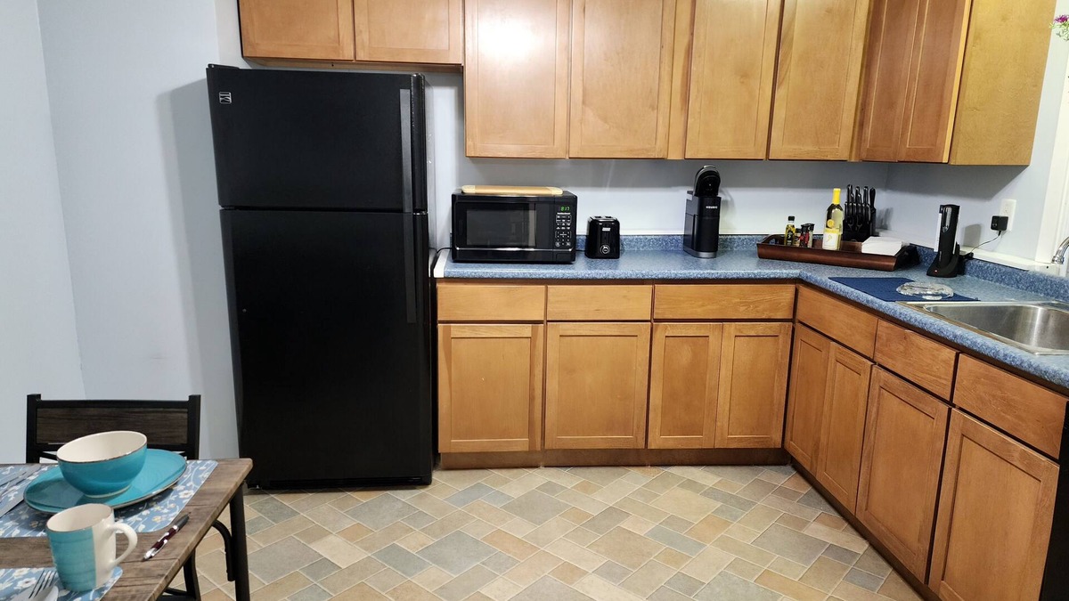 New Haven Apartment | Foxon House centrally located just outside of New Haven