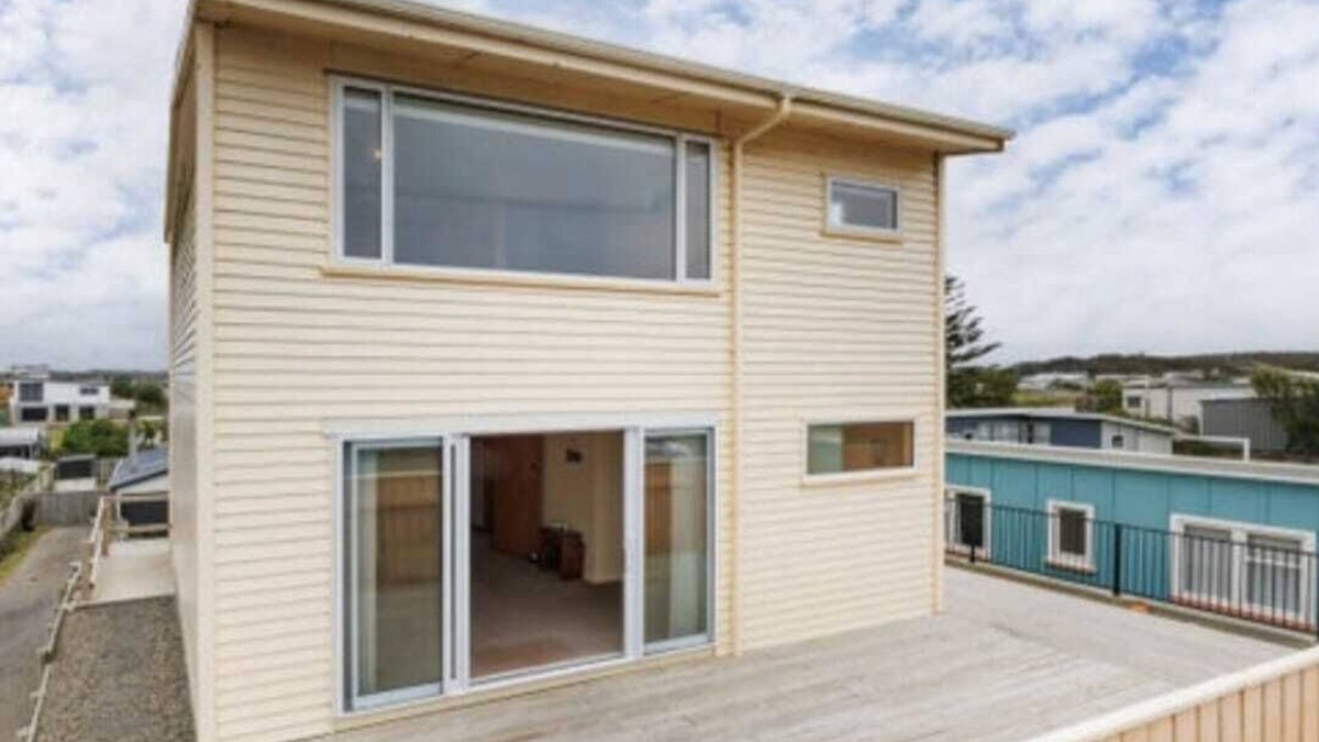 Foxton Beach House | Foxton Beach Bach Family Holiday Fast*Wi-fi 5☆ Location Cot Stroller available