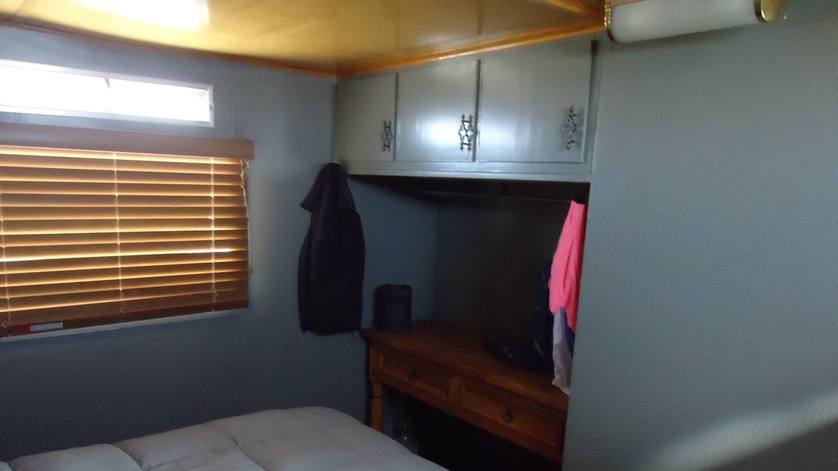 Bombay Beach House | FOY SPA RESORT Niland Retro1958 Spartan Mobile Home Gym-Pools-pickleballle ball