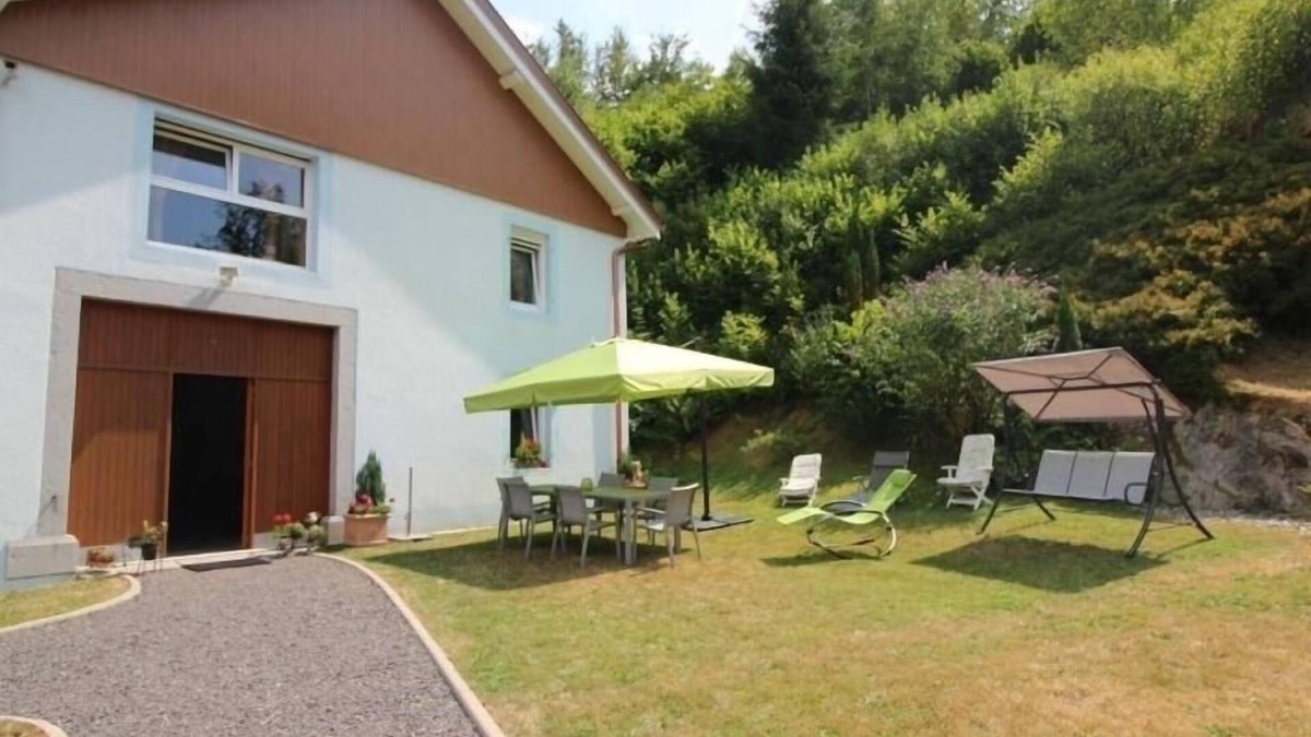 Granges-Aumontzey Cottage | Secluded Forest Retreat with Pond, Ideal for Family or Friends, Sleeps 6