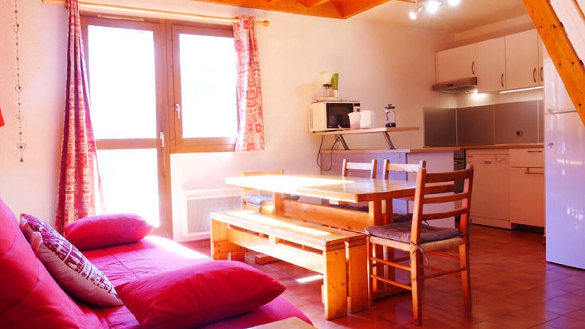 Montchavin Apartment | Spacious Apartment in Montchavin - Sleeps 7, Near Shops & Slopes, Large Terrace