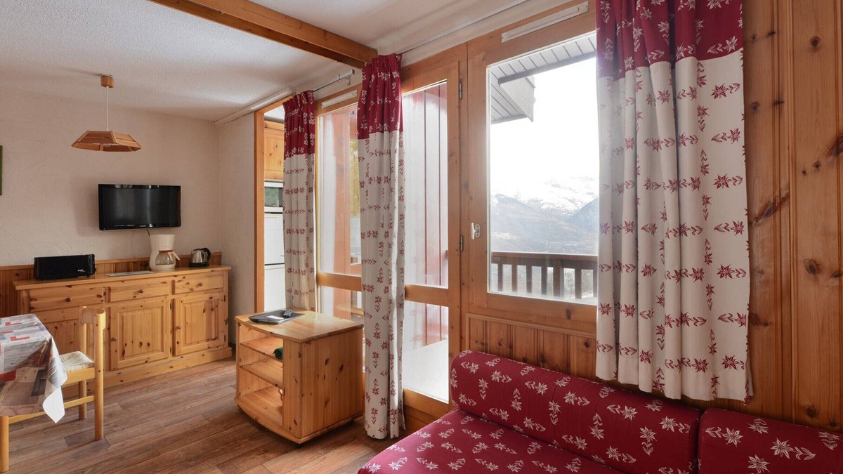 Montchavin Apartment | Spacious Duplex Apartment · Close to Slopes · Sleeps 8 · Mont Blanc View