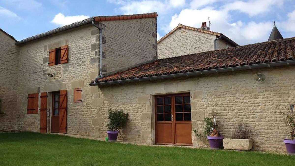 Saint-Georges-les-Baillargeaux Cottage | Charming gîte for 4/5 people, "La jument verte", 4 minutes from Futuroscope