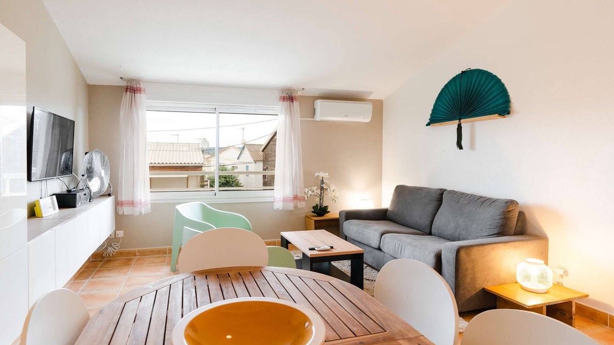 Gruissan Plage Apartment | FR21 Spacious 2room flat+Mezzanine with AC Plage des Chalets
