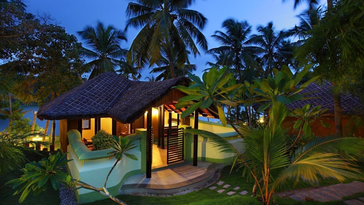 Paravur Resort | Fragrant Nature Backwater Resort & Ayurveda Spa