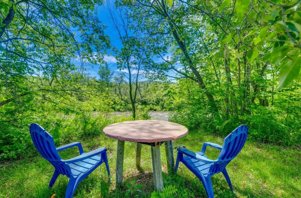 Franconia House | Franconia Home with Community Pool and River Access!