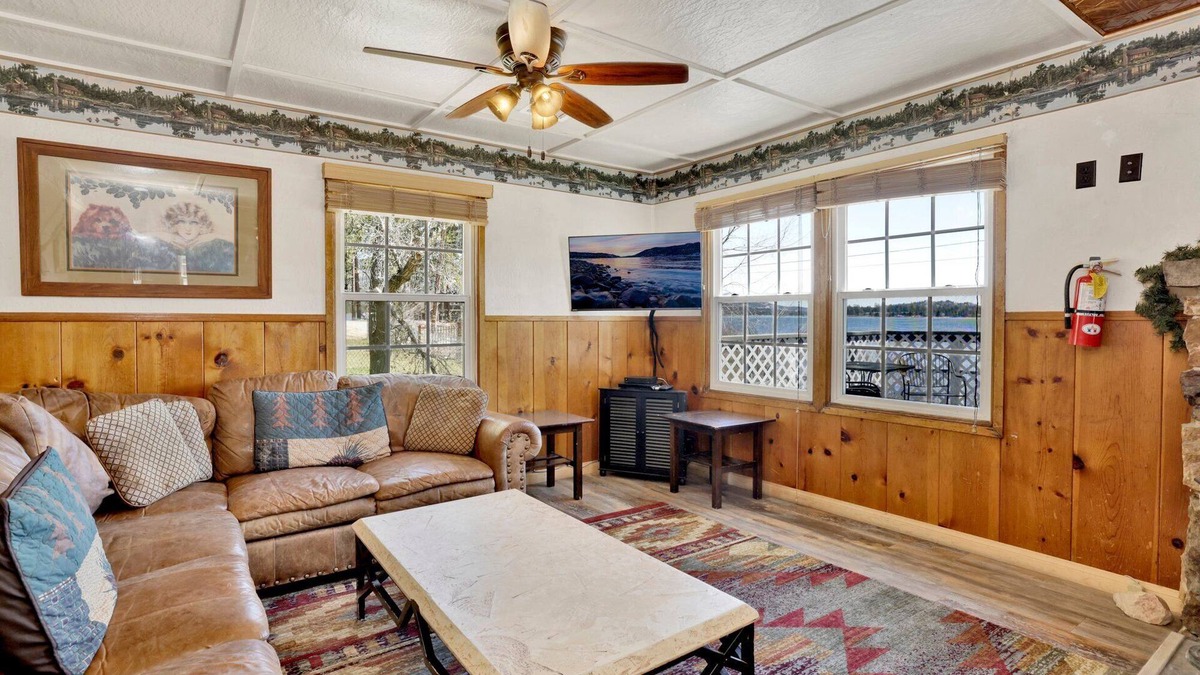 Big Bear Lake Cabin | Frank's Old Bear Lakefront Family Cottage