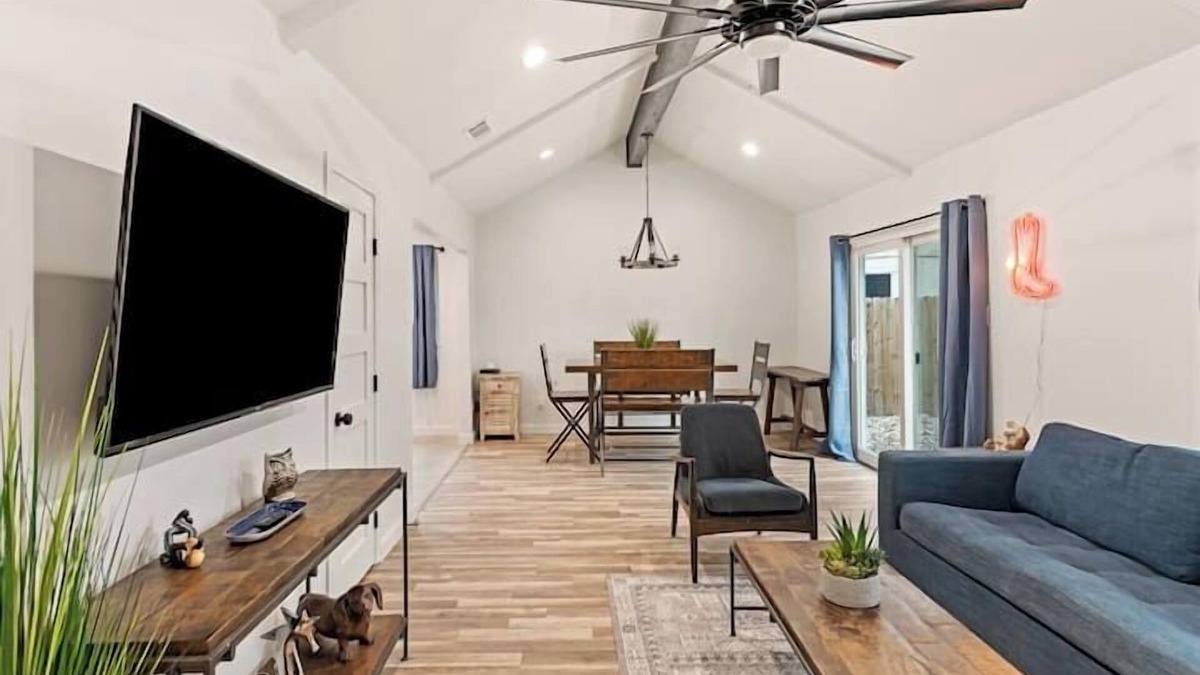 Franklin Park House | Franklin Park Getaway- 10 min to DT/Airport-Pets!