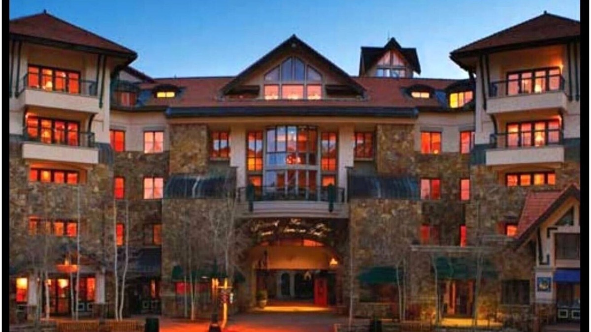 Mountain Village Resort | Franz Klammer Lodge Ski Resort - Cosy, Rustic 3-bedroom suite for 8 people