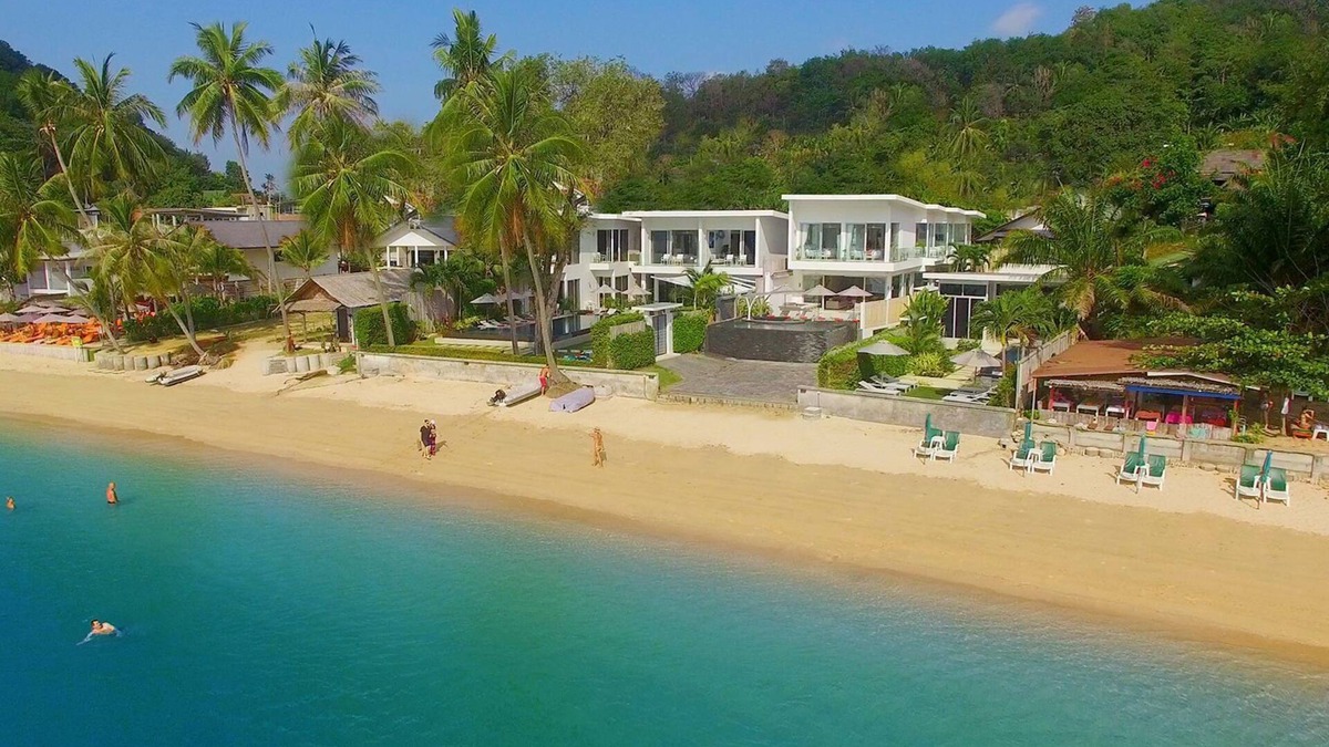 Wichit Villa | FREE $1600 Daily Luxury Pack - 16-Bed Beachfront Villa - Private Pool, Spa & Gym