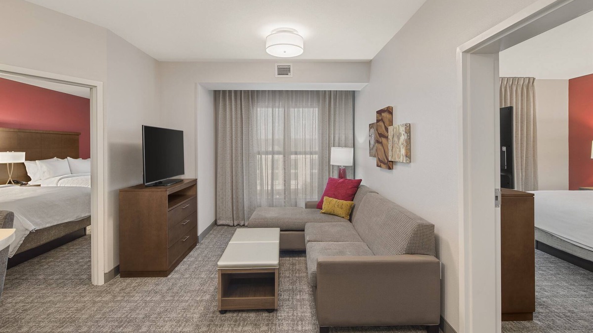 Florence Condo | Free Breakfast Buffet. Pool. Suite Near Florence Center.