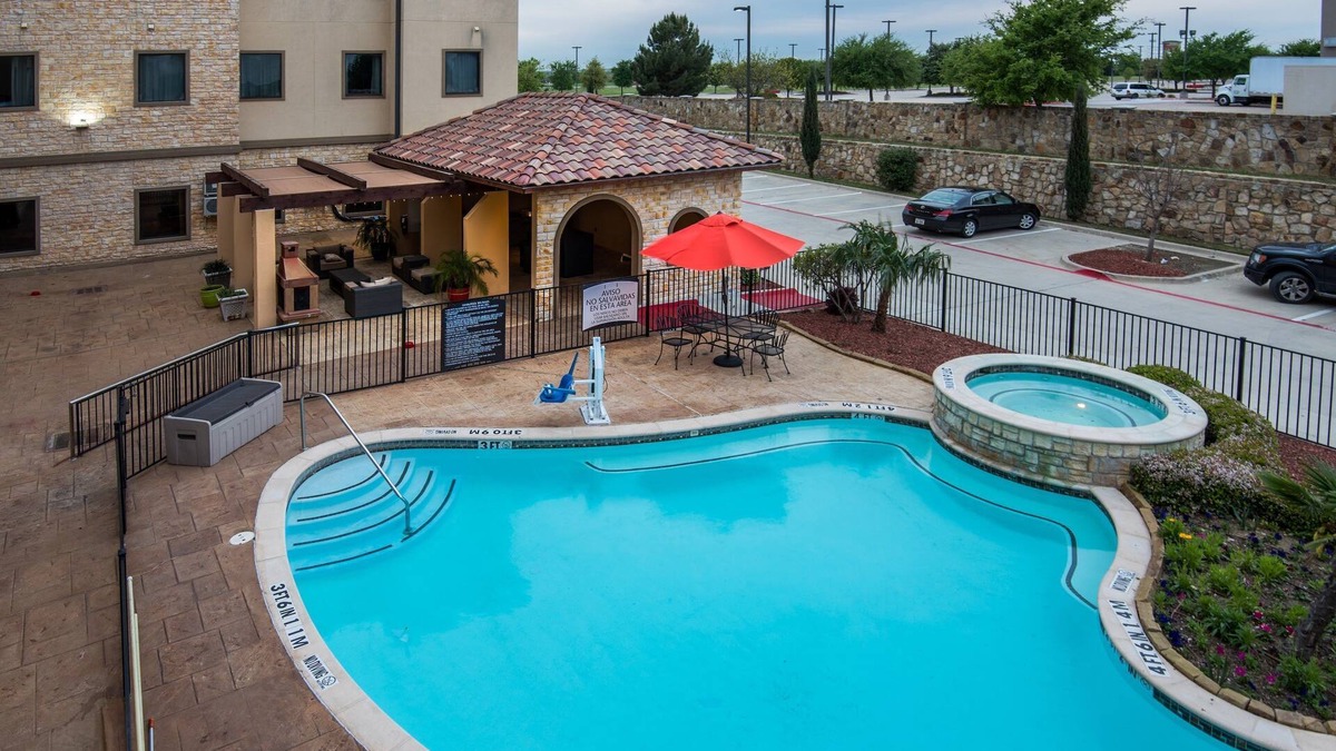 Irving Condo | Free Breakfast + Fitness Center Access | Close to the DFW Airport!