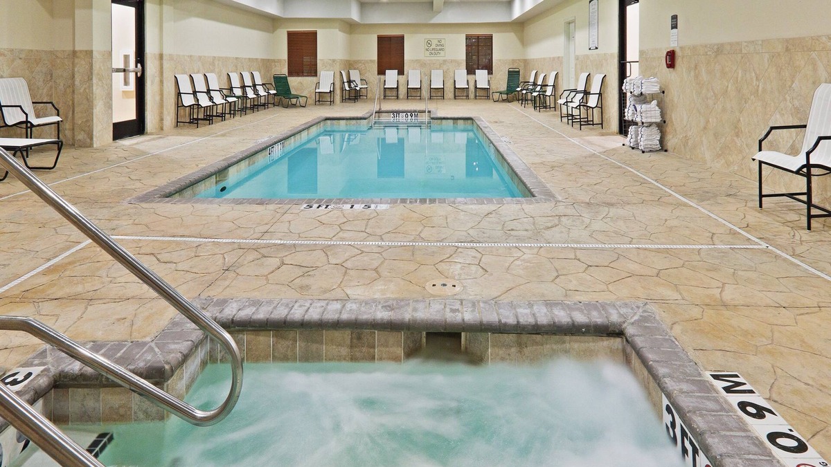 Central Oklahoma City Condo | Free Breakfast + Heated Saltwater Pool | 24 Hour Business Center