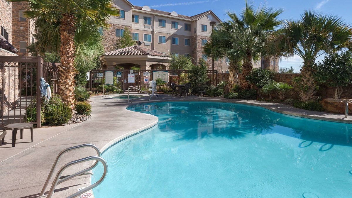 Las Cruces Apartment | Free Breakfast. Hot Tub. Near New Mexico State University! An Outdoor Adventure!