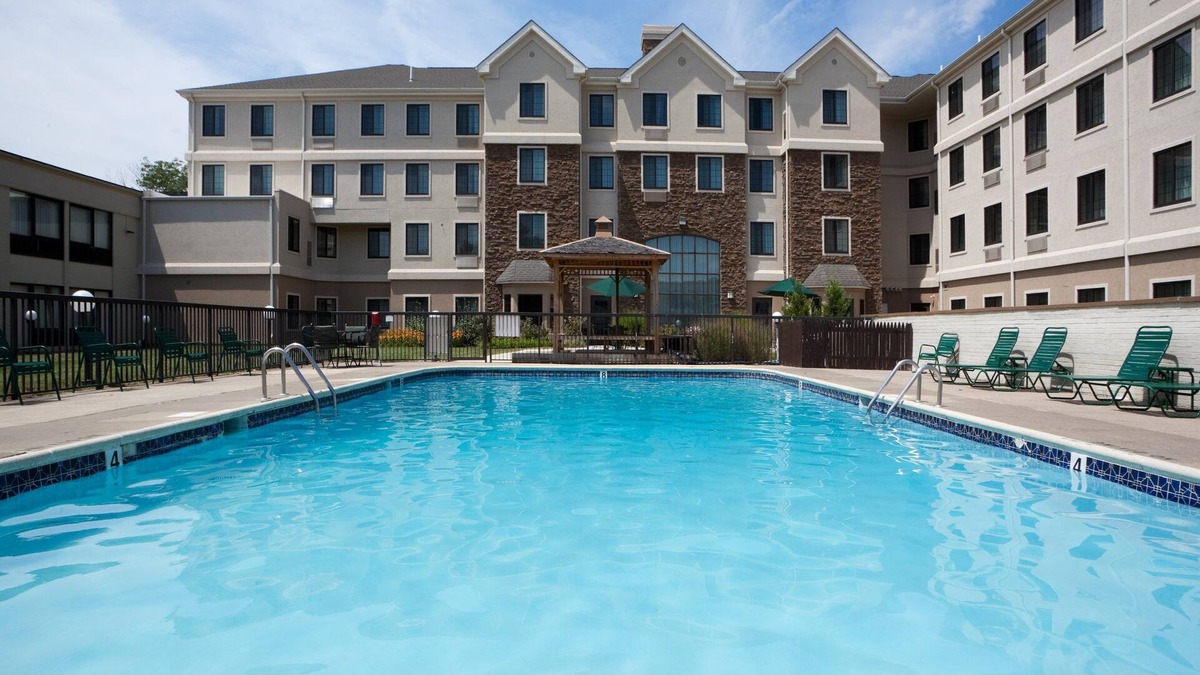 Christiana Condo | Free Breakfast. Outdoor Pool. Near the University of Delaware!