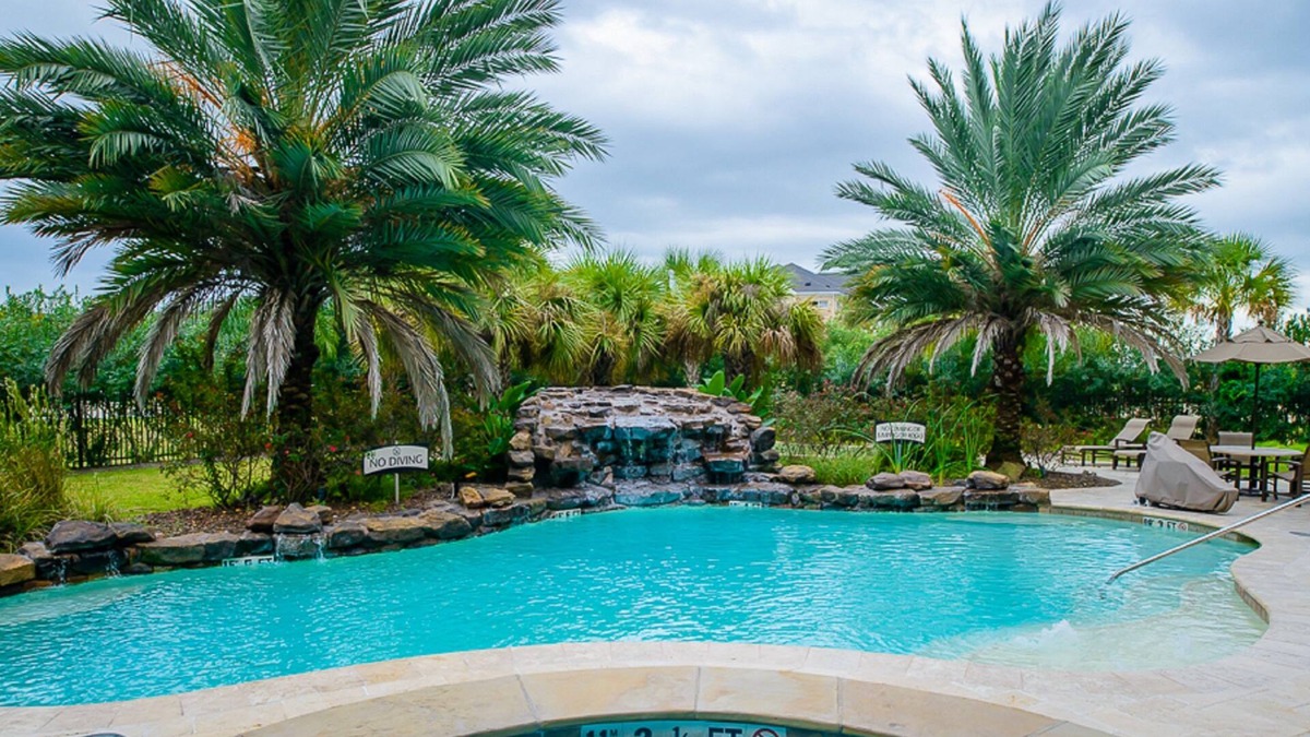 Webster Condo | Free Breakfast + Outdoor Pool + Hot Tub | Modern Suite