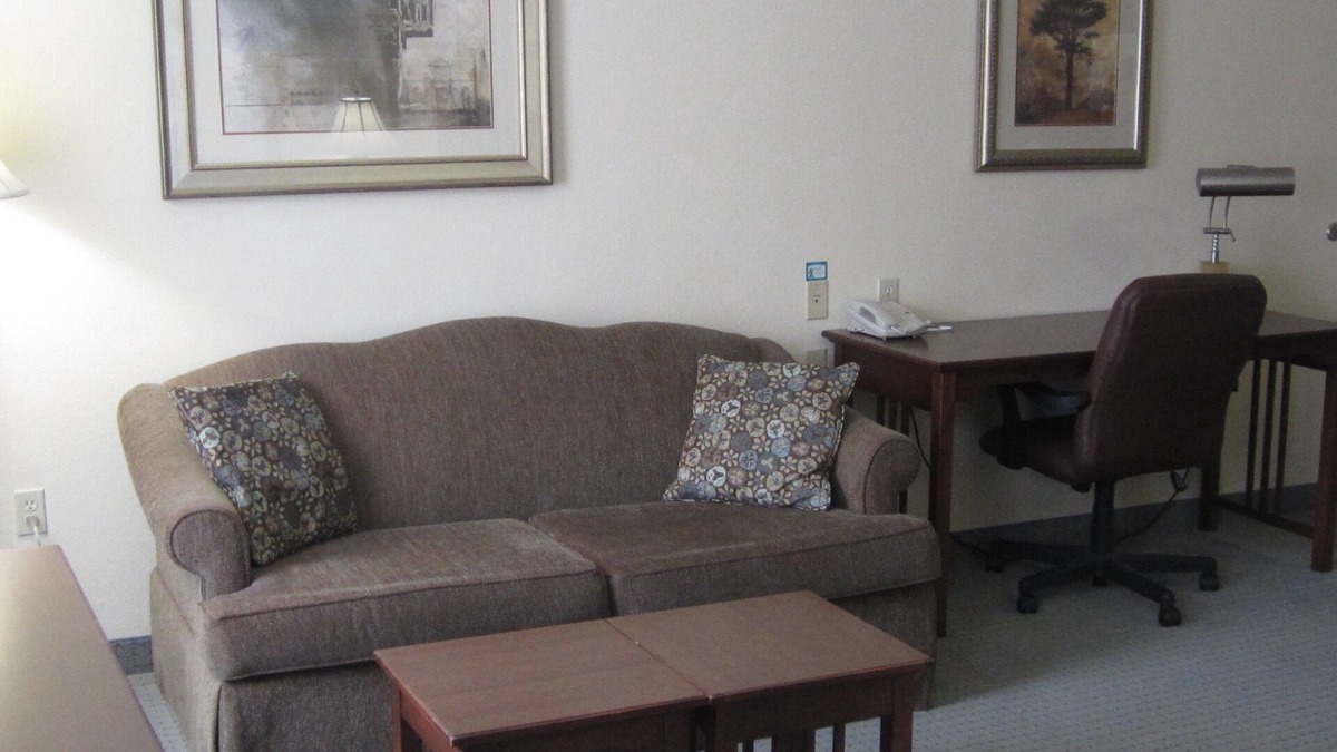 Kalamazoo Condo | Free Breakfast. Pool Access. Minutes from Western Michigan University!