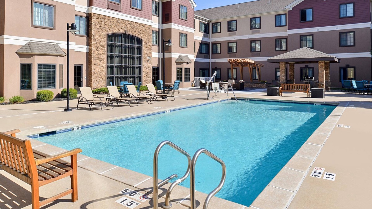 O'Fallon Condo | Free Breakfast. Pool & Gym. Near Progress West Hospital!