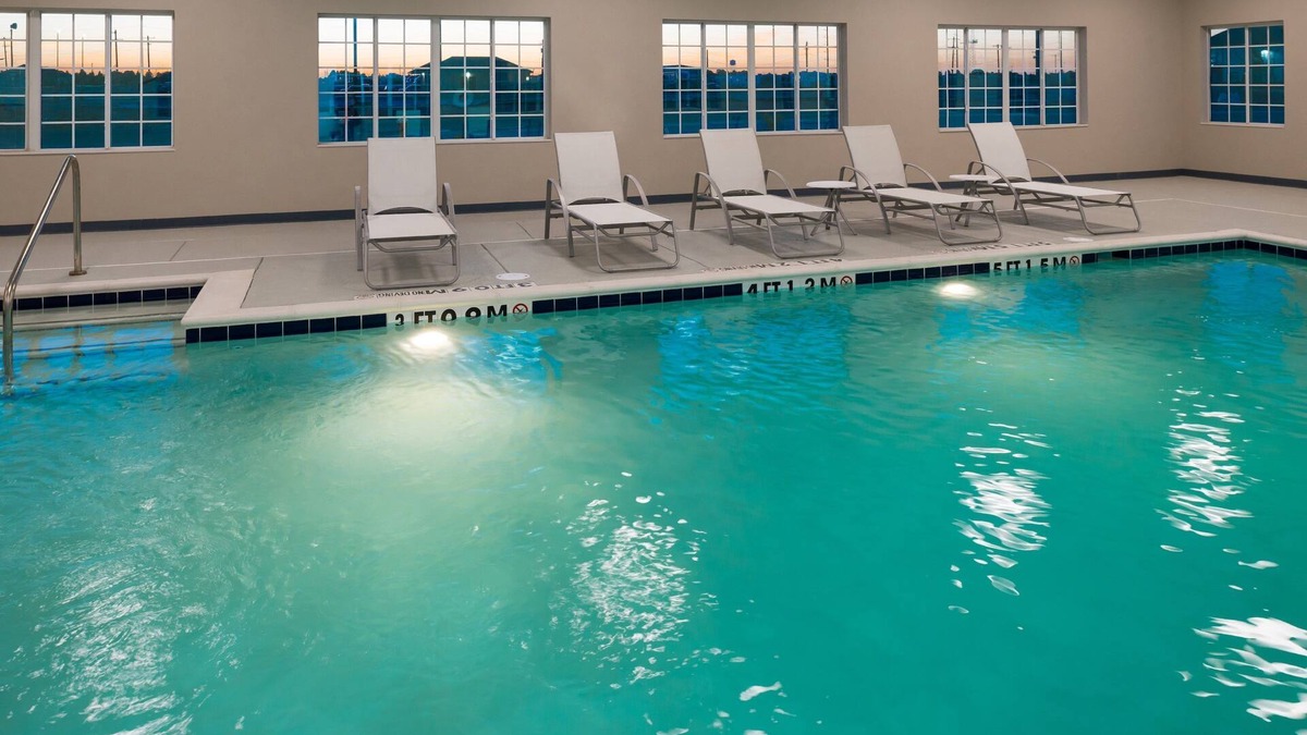 Pecos Condo | Free Breakfast. Pool. Gym. Great Location! Near Maxey Park Zoo