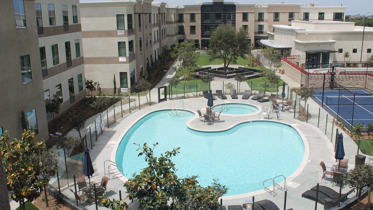 Bressi Ranch Apartment | Free Breakfast, Pool & Hot Tub | King Studio Just 4-Minutes from the Airport