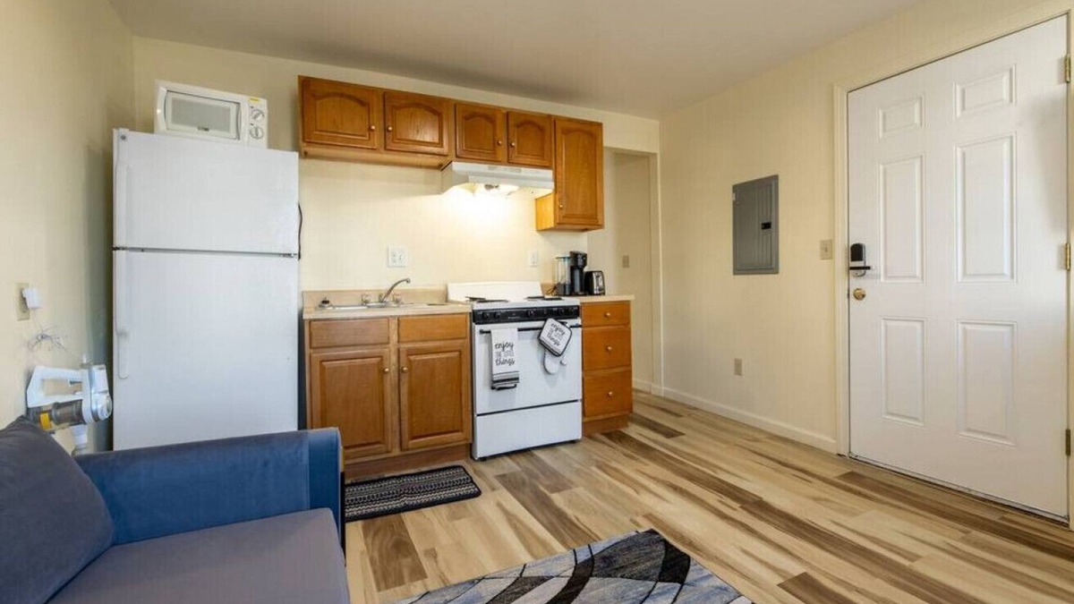Chicopee Apartment | Free coffee a comfortable bed food and drinks