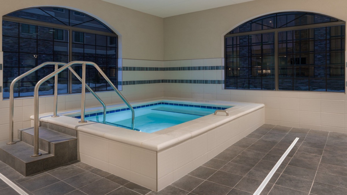 Midtown Anchorage Apartment | Free Daily Breakfast, Pool & Hot Tub Access. Great Location!