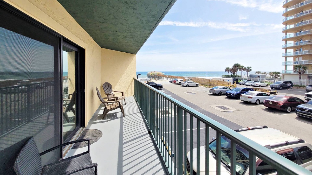 Daytona Beach Shores Condo | FREE DAILY ACTIVITIES-Fresh/Newly Renovated Sunglow Unit-Steps 2 Beach-Htd Pool-Hot Tub-Next 2 Pier!