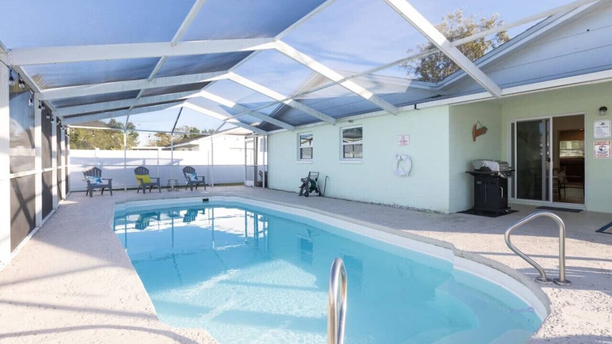 Apollo Beach House | Free Heated Pool | Dog Friendly | No Cleaning Fee