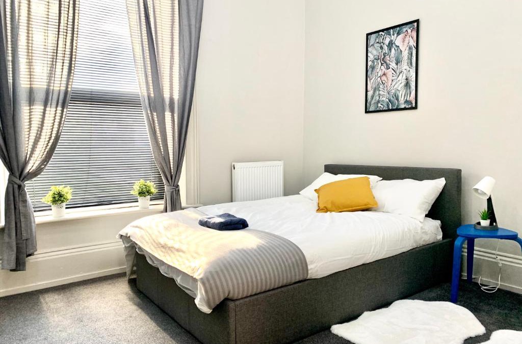 Wakefield Apartment | Free, large CAR PARK apartment
