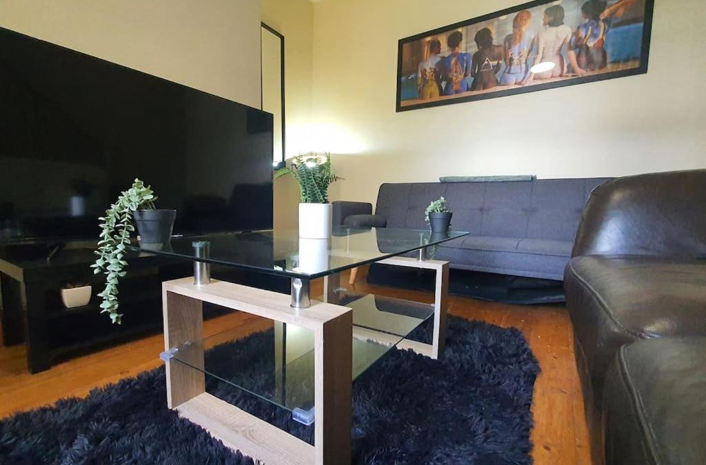 Adamsdown Apartment | Free Netflix, Large House, Great Price