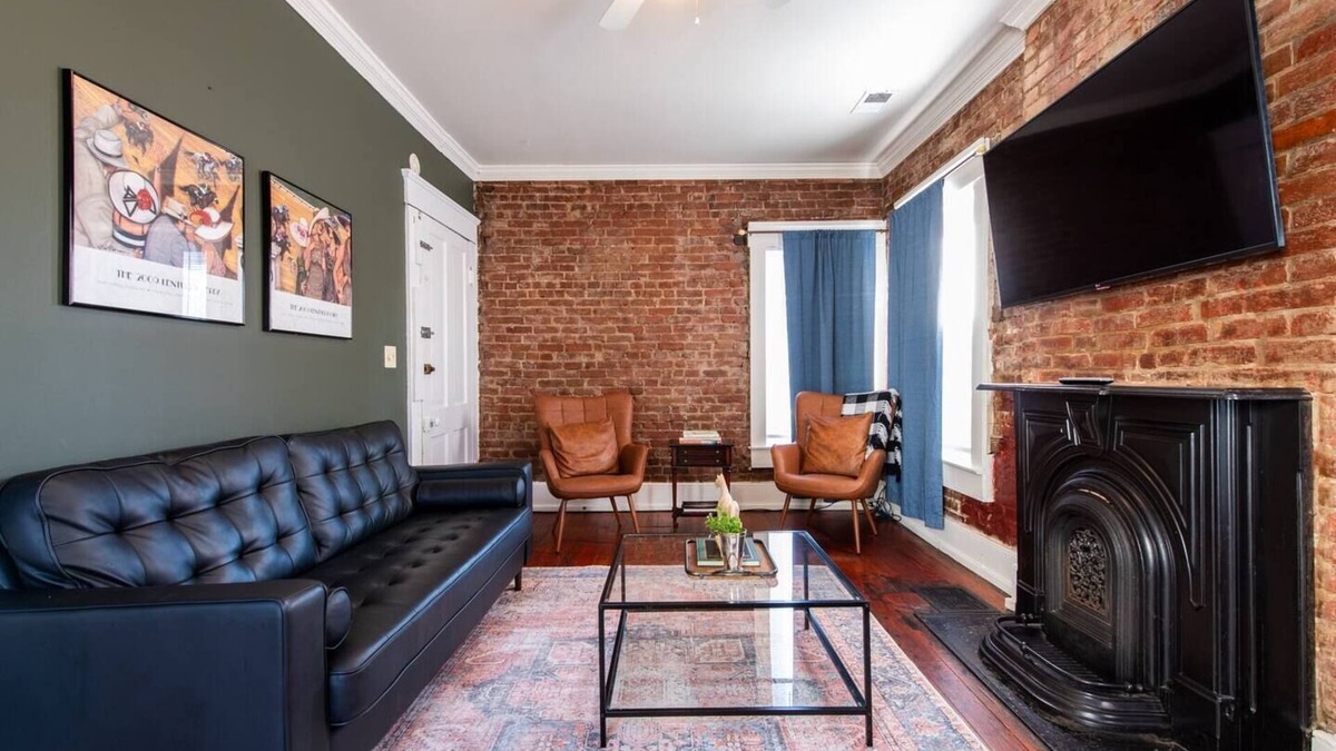 Highlands Condo | FREE Off street parking| Walking distance| Near by shops