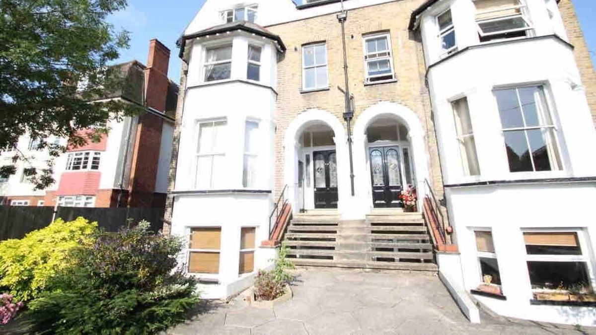 Grove Apartment | Free parking - Close to Restaurants and train STN