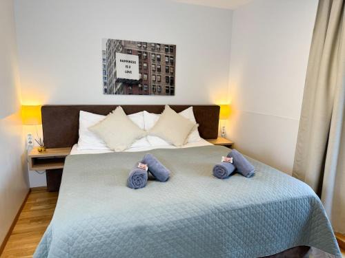 Favoriten Apartment | Free Parking - CityView Apartment - Rooftop-Terrace - Central Station