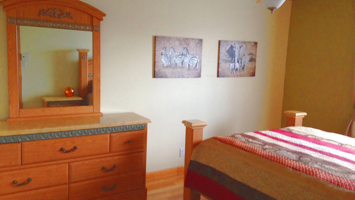 Longueuil Apartment | Free Parking. Cozy, Clean & Bright Apartment.