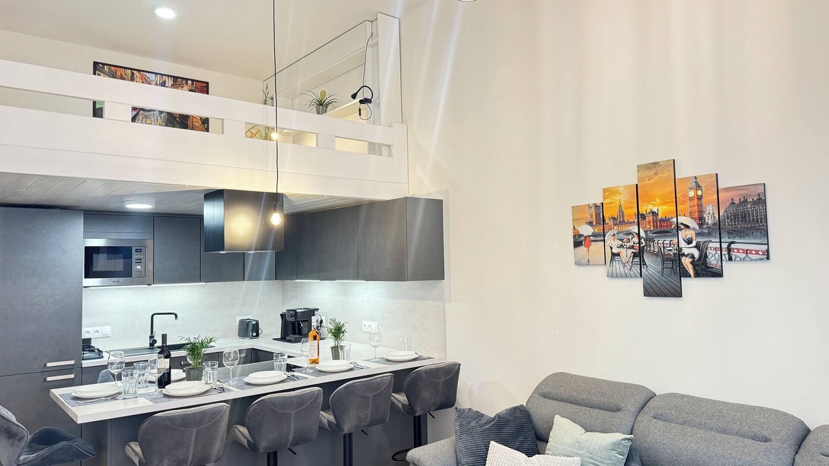 Smichov Apartment | Free parking - Cozy apartment near Vyšehrad Bridge