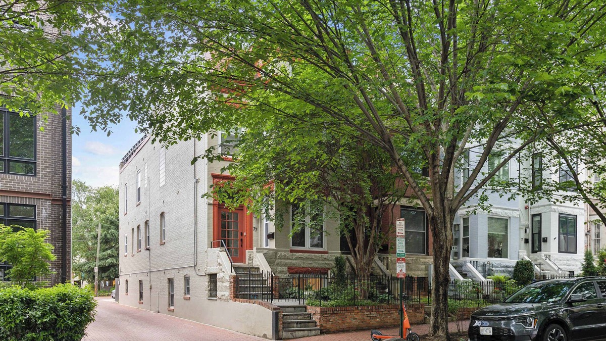 Bloomingdale Apartment | Free Parking! Large, 2BR/1.5BA with AC/TV/Internet