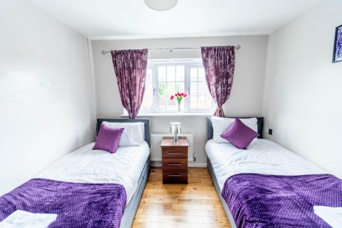 Bilston Apartment | Free Parking - Large House - Groups - Wolverhampton