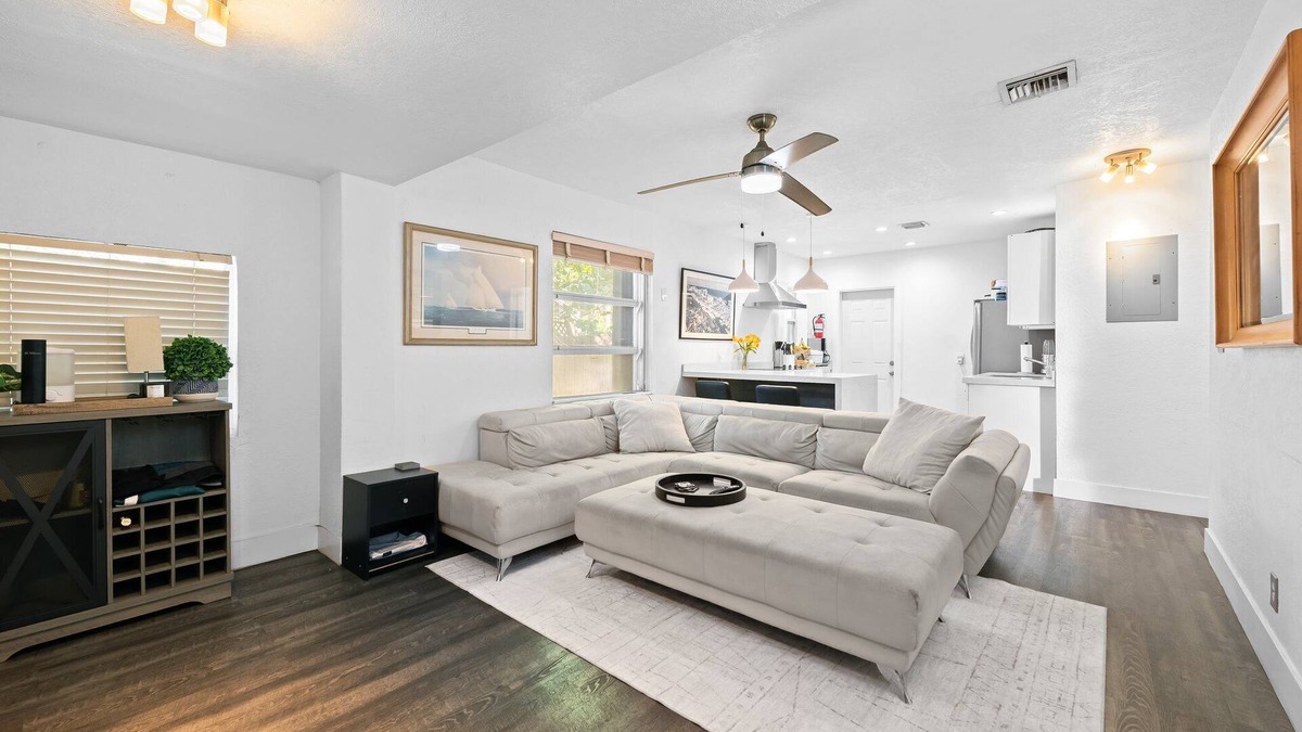 Croissant Park House | Free Parking Minutes from Downtown Las Olas