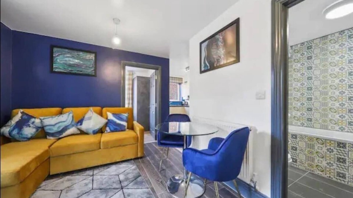 Marlborough Apartment | Free Parking Newly Renovated Modern Gem in Harrow