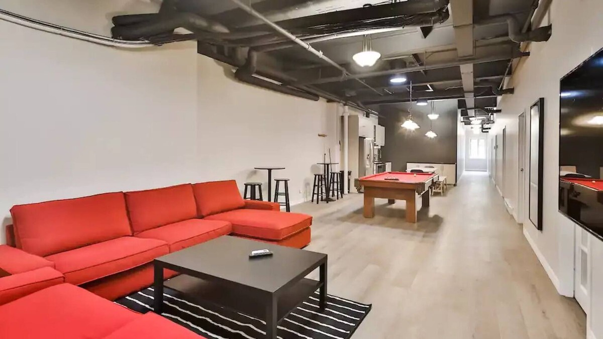 Milton Park Apartment | FREE PARKING ✸ UNIQUE ❤ of City ✸ Pool Table ✸ - Superhost on Airbnb